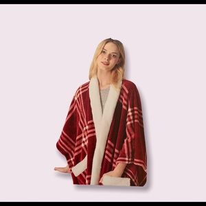 Fits All cozy plush wrap brand new never used got as gift